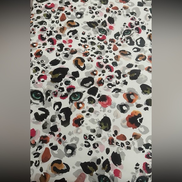 Muck n Brass Snow Leopard Wallpaper
